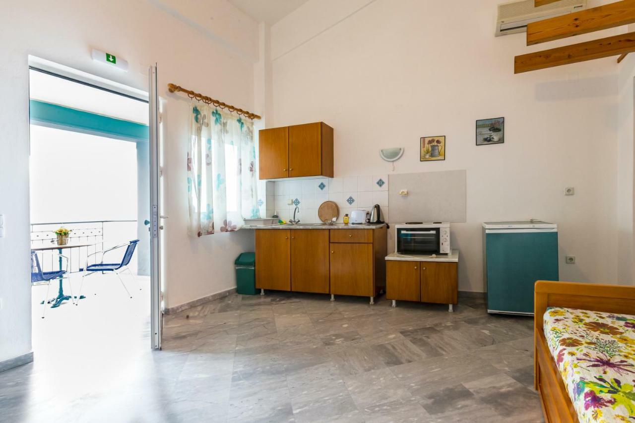 Iris Apartments Chrani Bagian luar foto