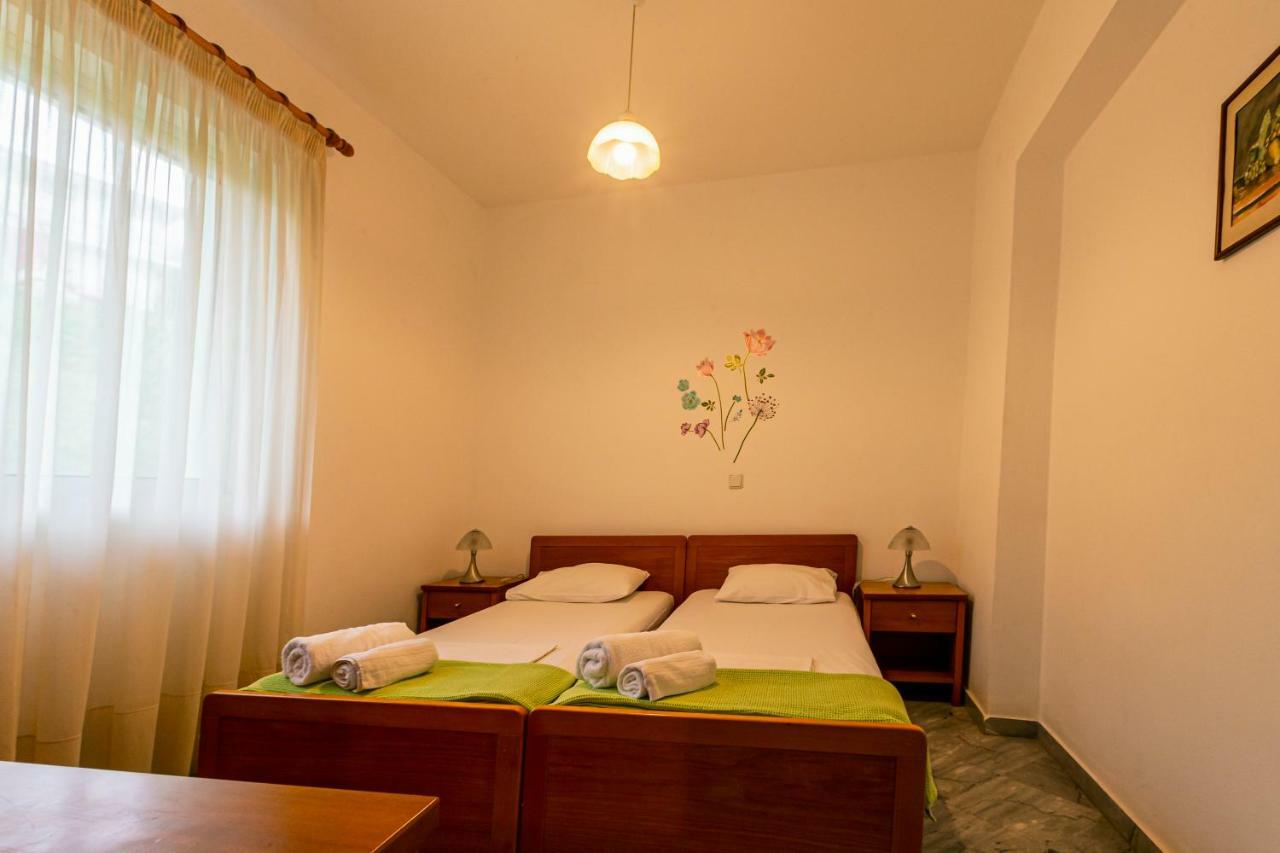 Iris Apartments Chrani Bagian luar foto
